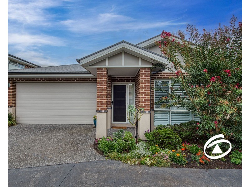 2/8 Castlegate Place, Berwick VIC 3806