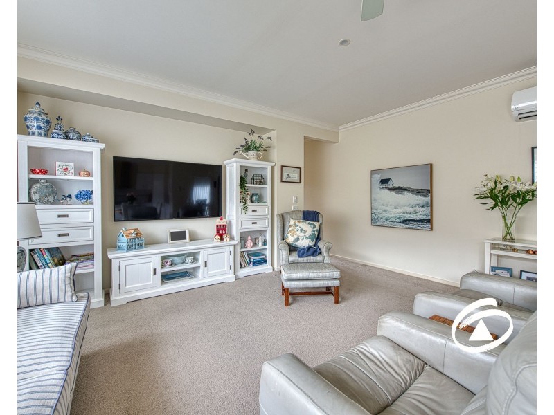 2/8 Castlegate Place, Berwick VIC 3806