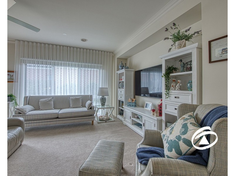 2/8 Castlegate Place, Berwick VIC 3806