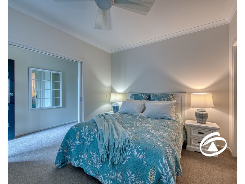 2/8 Castlegate Place, Berwick VIC 3806