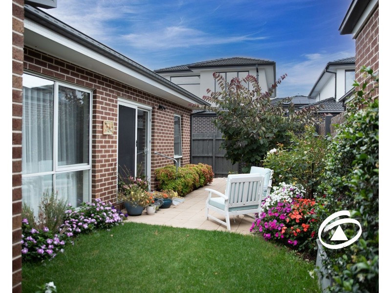 2/8 Castlegate Place, Berwick VIC 3806