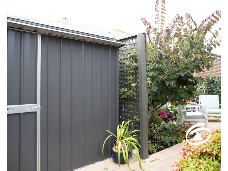 2/8 Castlegate Place, Berwick VIC 3806