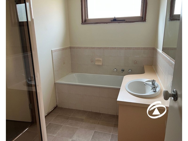 130 Warana Drive, Hampton Park VIC 3976