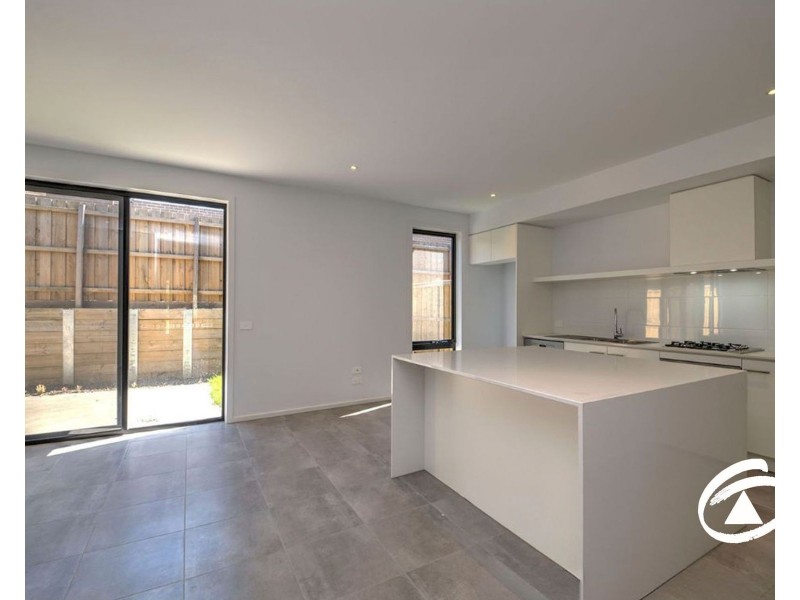 11 Willowdene Way, Berwick VIC 3806