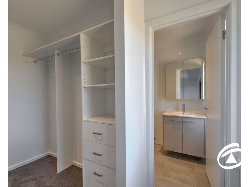 11 Willowdene Way, Berwick VIC 3806