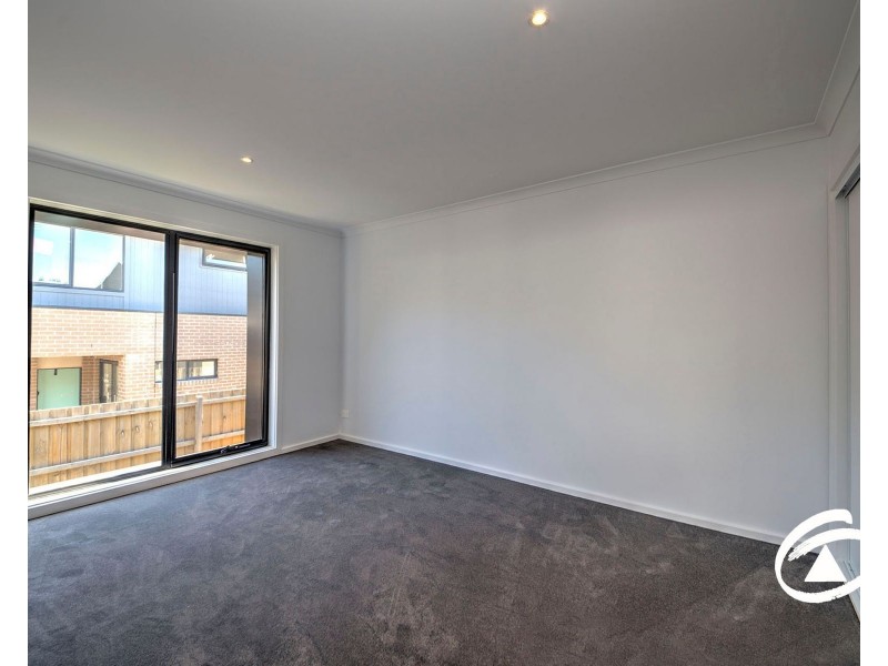 11 Willowdene Way, Berwick VIC 3806