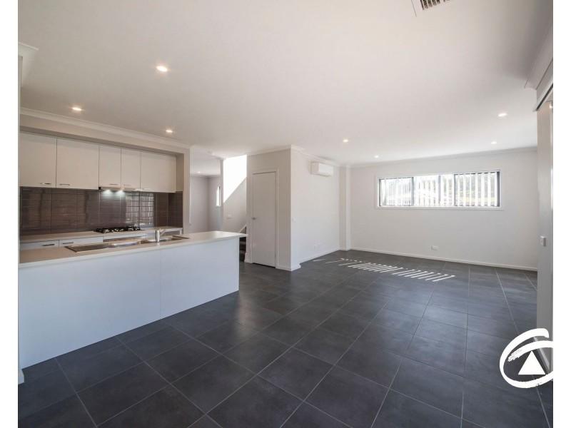 32 Renam Street, Pakenham VIC 3810