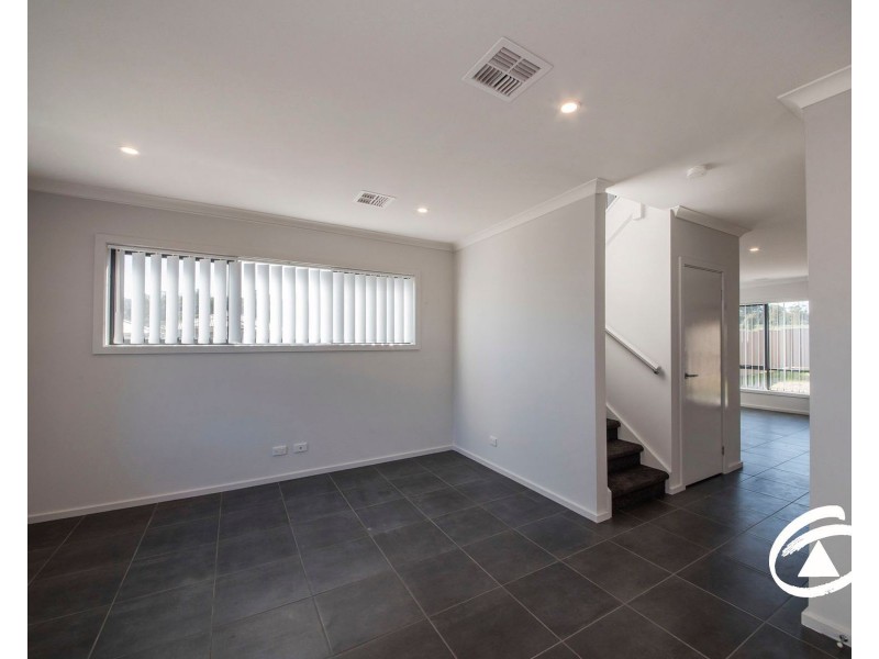 32 Renam Street, Pakenham VIC 3810