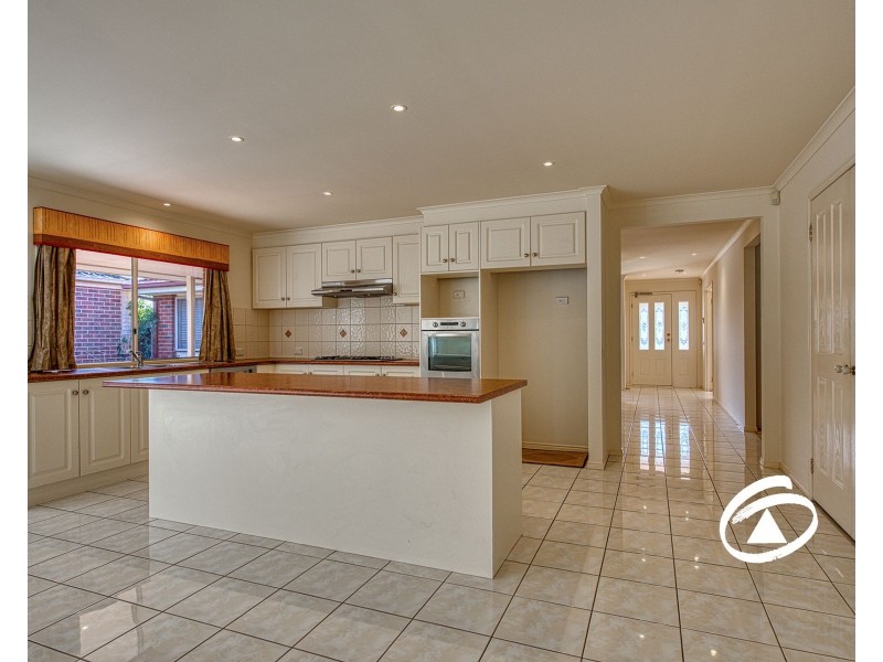 9 Spring Water Crescent, Cranbourne VIC 3977