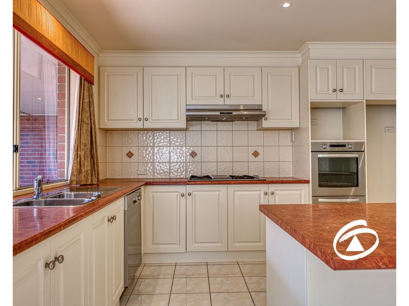 9 Spring Water Crescent, Cranbourne VIC 3977