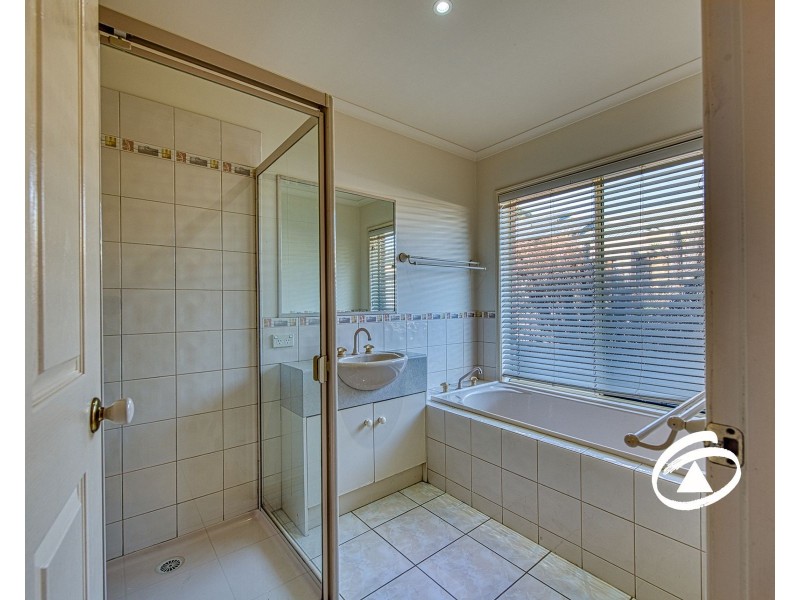 9 Spring Water Crescent, Cranbourne VIC 3977