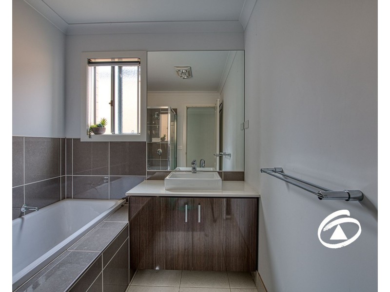 6 Comet Chase, Narre Warren South VIC 3805