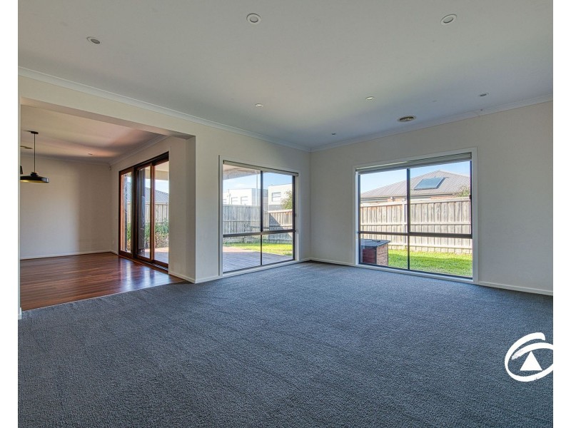 70 Viewbright Road, Clyde North VIC 3978