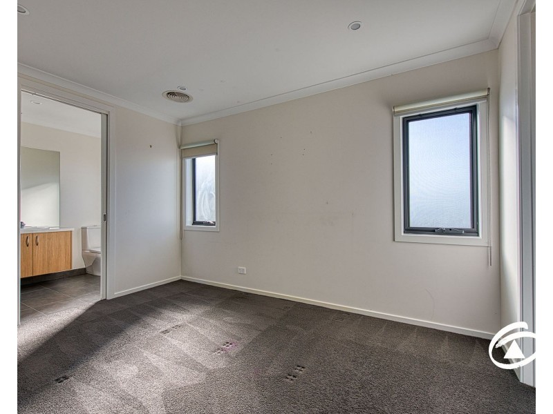 70 Viewbright Road, Clyde North VIC 3978