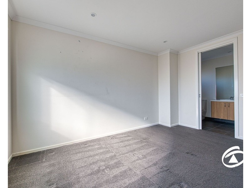 70 Viewbright Road, Clyde North VIC 3978