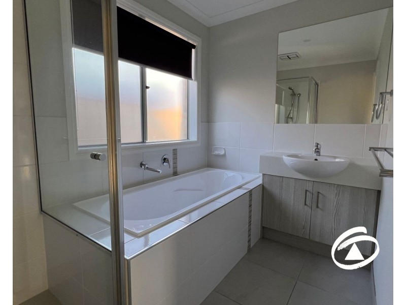 10 Matchett Drive, Clyde VIC 3978