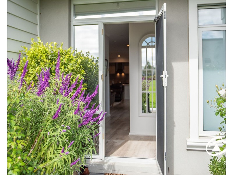 10 Corbin Walk, Officer South VIC 3809