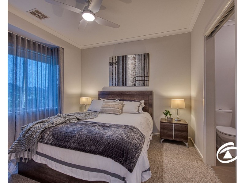 10 Corbin Walk, Officer South VIC 3809