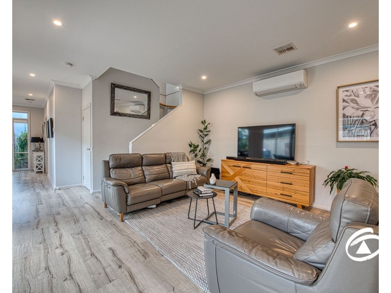 10 Corbin Walk, Officer South VIC 3809