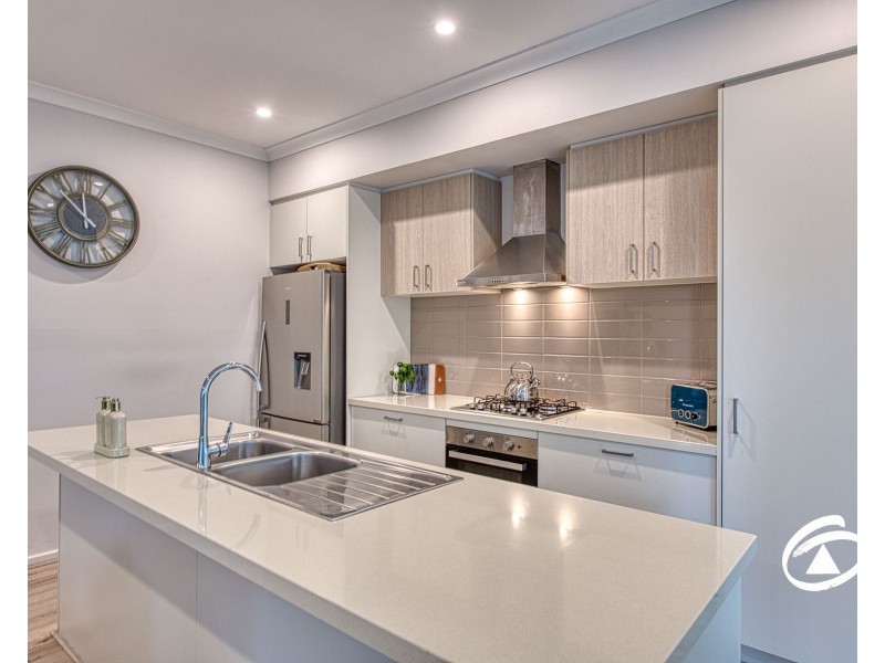 10 Corbin Walk, Officer South VIC 3809