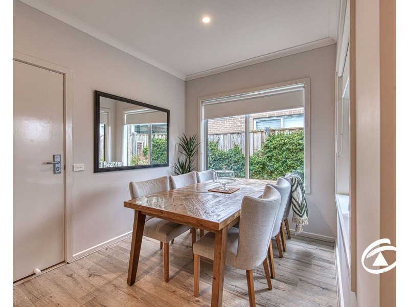 10 Corbin Walk, Officer South VIC 3809