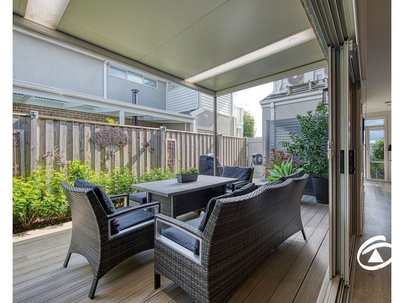 10 Corbin Walk, Officer South VIC 3809