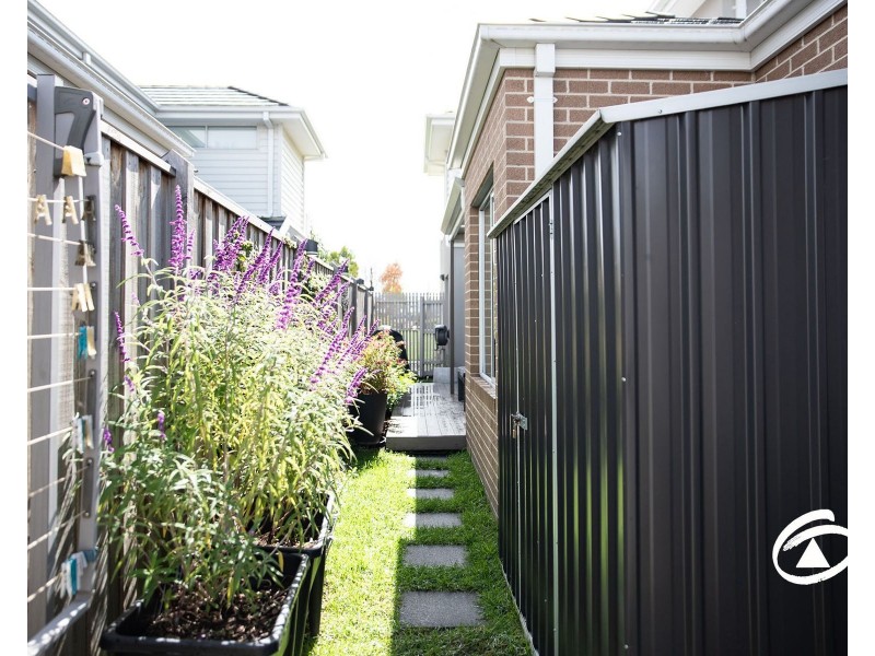 10 Corbin Walk, Officer South VIC 3809