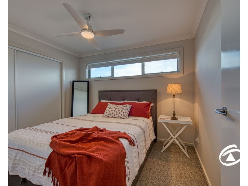 10 Corbin Walk, Officer South VIC 3809