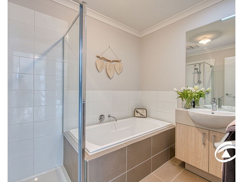 10 Corbin Walk, Officer South VIC 3809