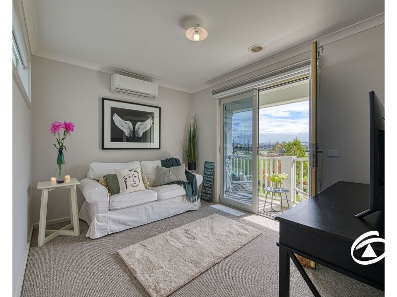 10 Corbin Walk, Officer South VIC 3809