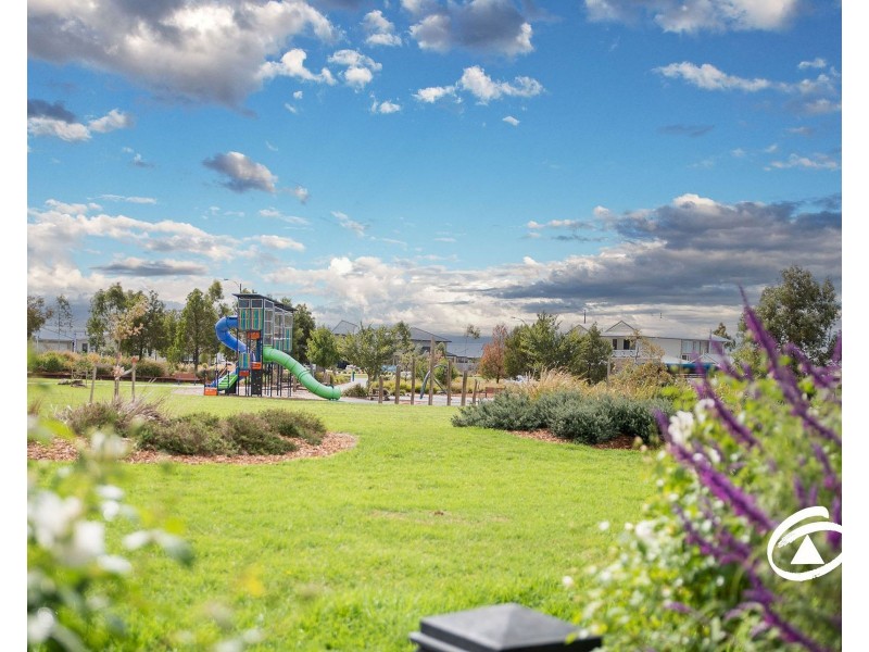 10 Corbin Walk, Officer South VIC 3809