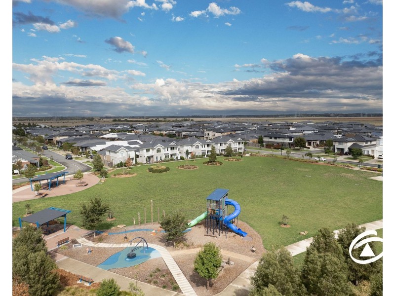 10 Corbin Walk, Officer South VIC 3809