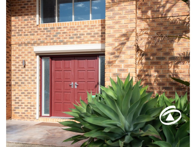 6 Cardiff Grove, Cranbourne East VIC 3977