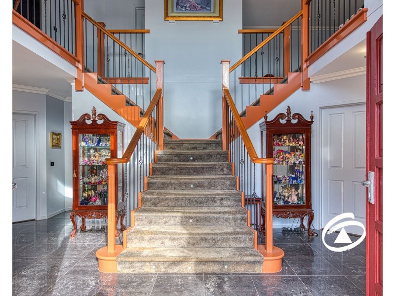 6 Cardiff Grove, Cranbourne East VIC 3977