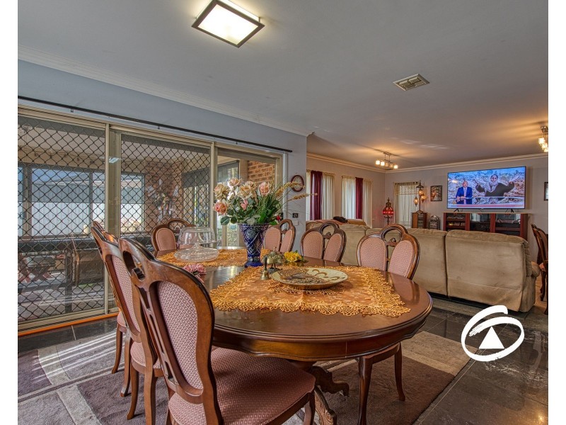 6 Cardiff Grove, Cranbourne East VIC 3977