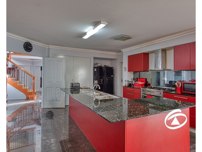 6 Cardiff Grove, Cranbourne East VIC 3977