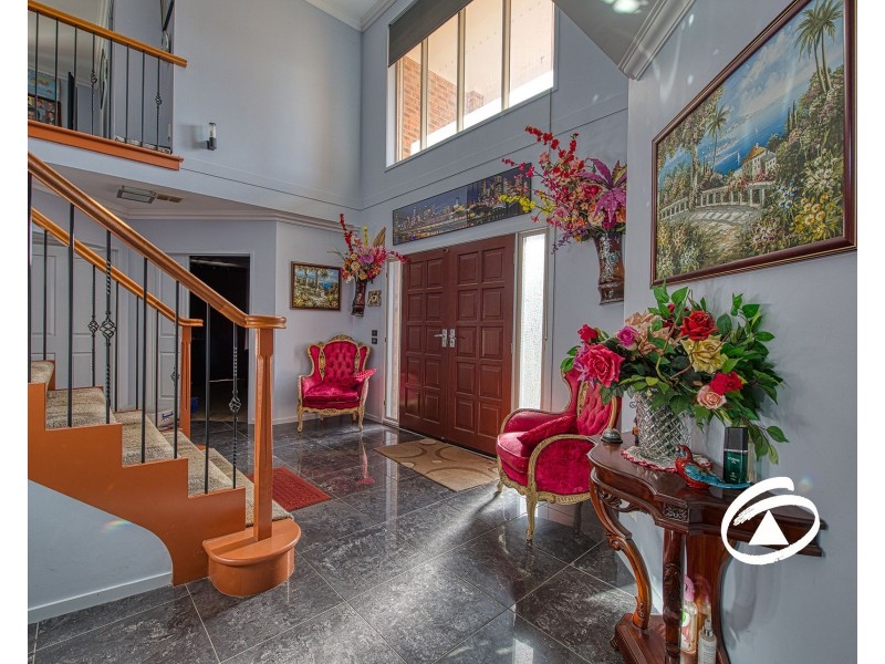 6 Cardiff Grove, Cranbourne East VIC 3977