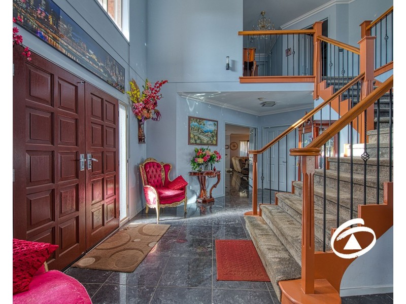 6 Cardiff Grove, Cranbourne East VIC 3977