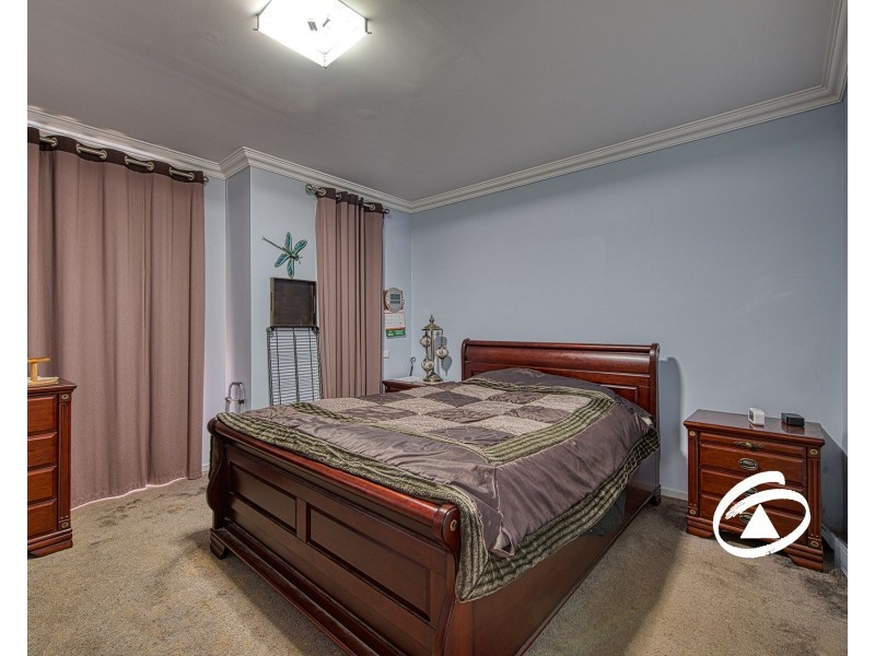 6 Cardiff Grove, Cranbourne East VIC 3977
