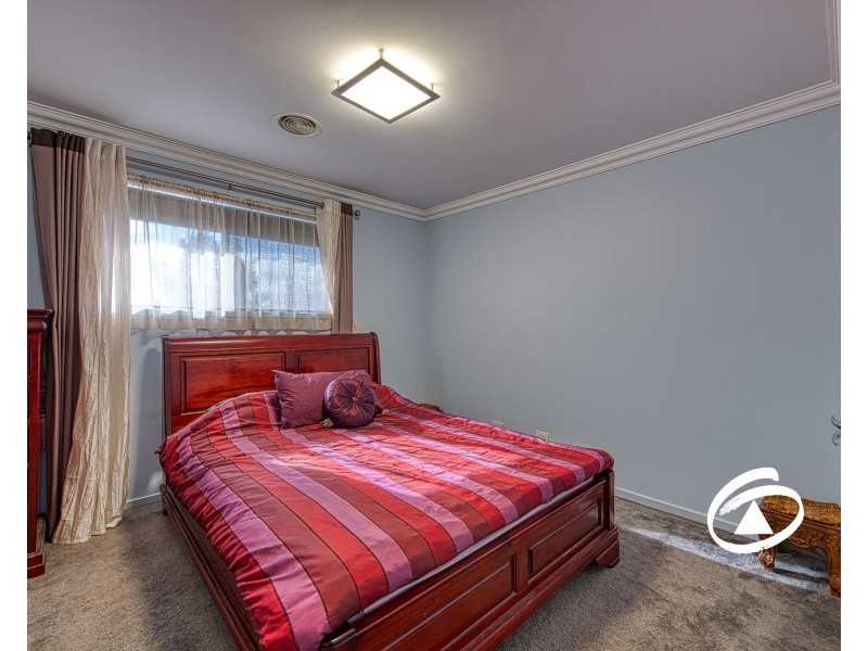 6 Cardiff Grove, Cranbourne East VIC 3977