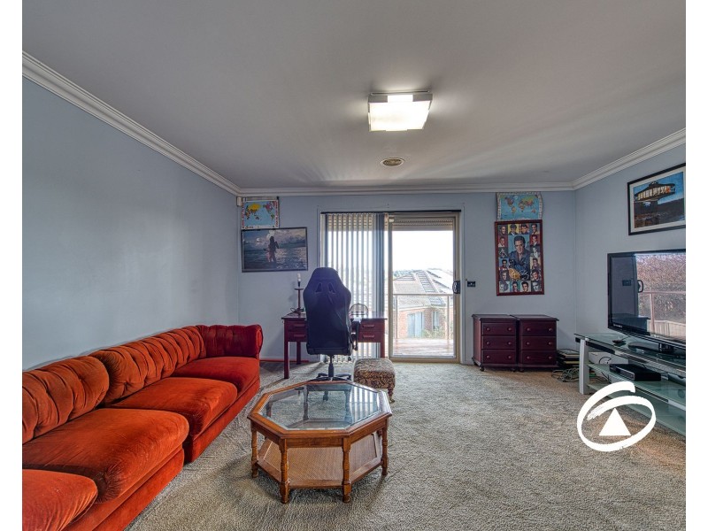 6 Cardiff Grove, Cranbourne East VIC 3977