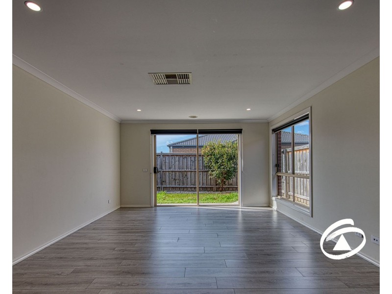 54 Poe Circuit, Officer VIC 3809