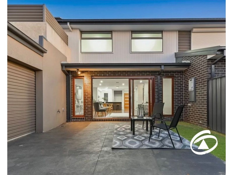 13 Fleuve Rise, Clyde North VIC 3978