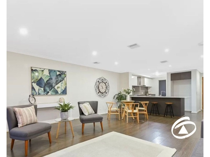 13 Fleuve Rise, Clyde North VIC 3978