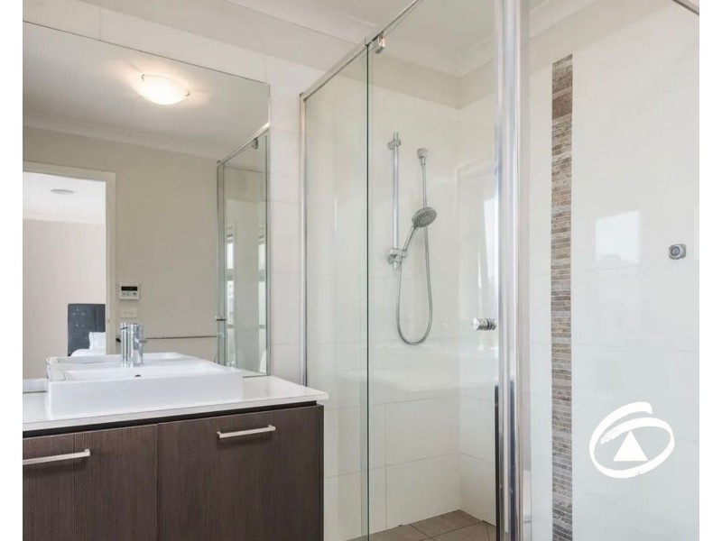 13 Fleuve Rise, Clyde North VIC 3978