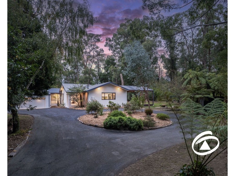 1 Suffolk Avenue, Cockatoo VIC 3781