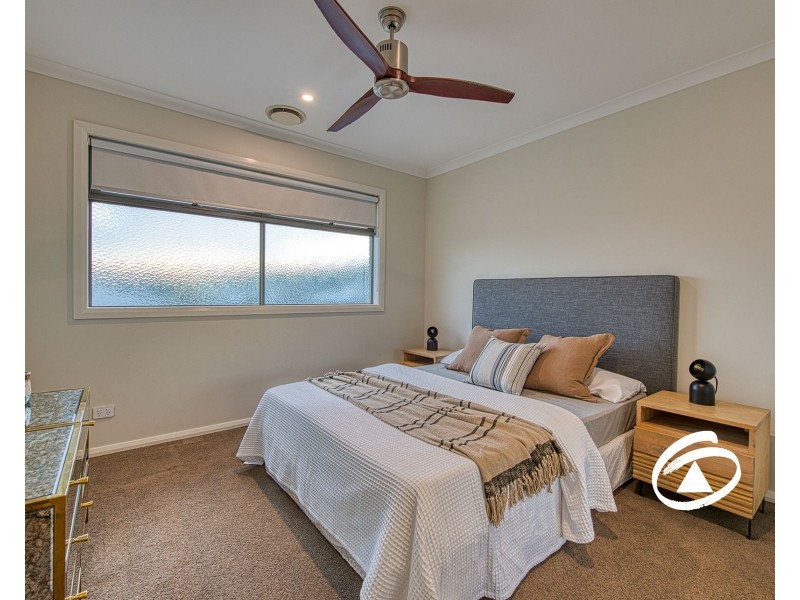 11 Axnick Rise, Officer VIC 3809