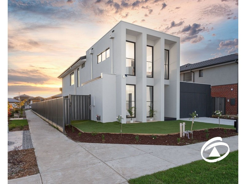 27 Fairground Promenade, Berwick VIC 3806