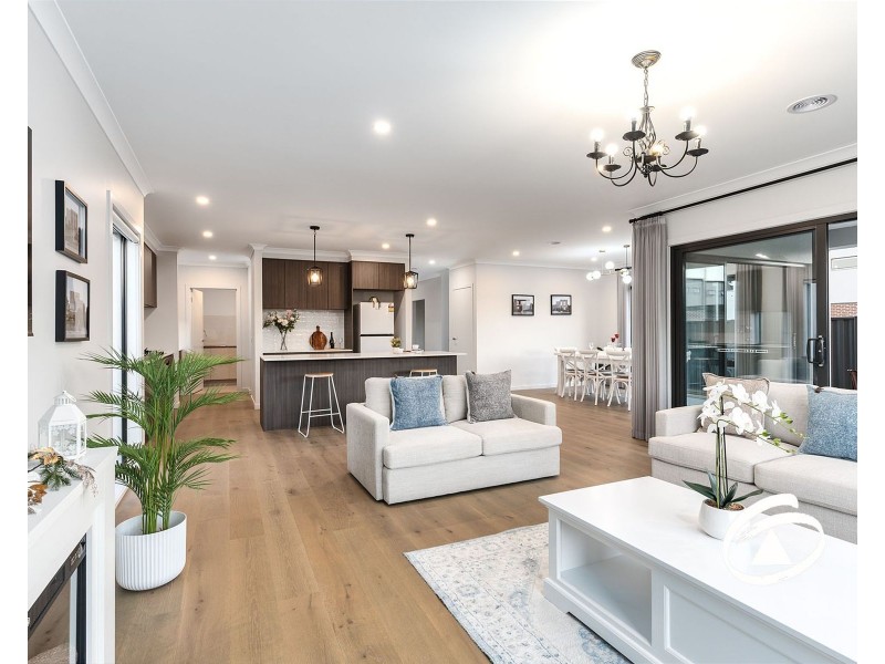 27 Fairground Promenade, Berwick VIC 3806