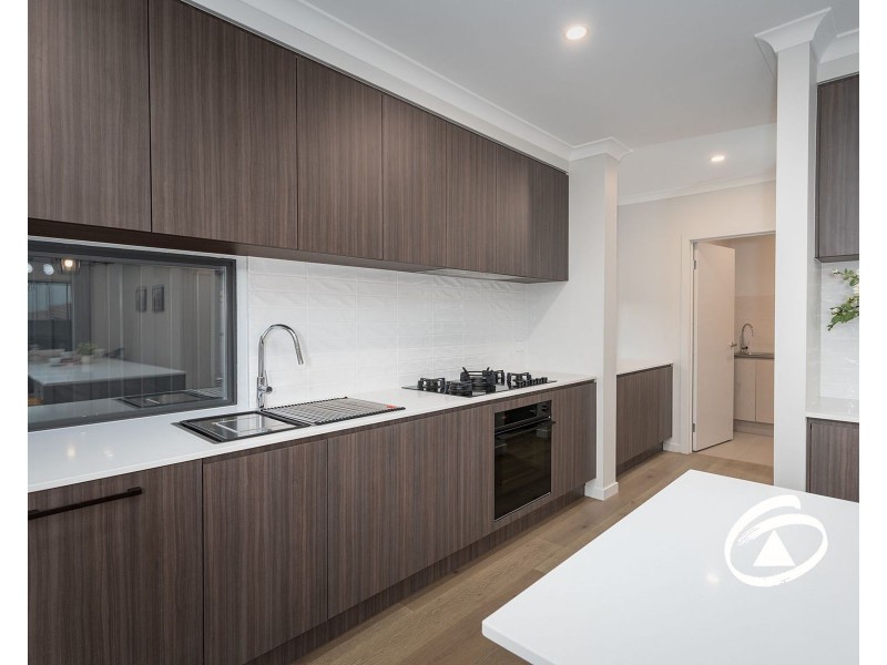 27 Fairground Promenade, Berwick VIC 3806